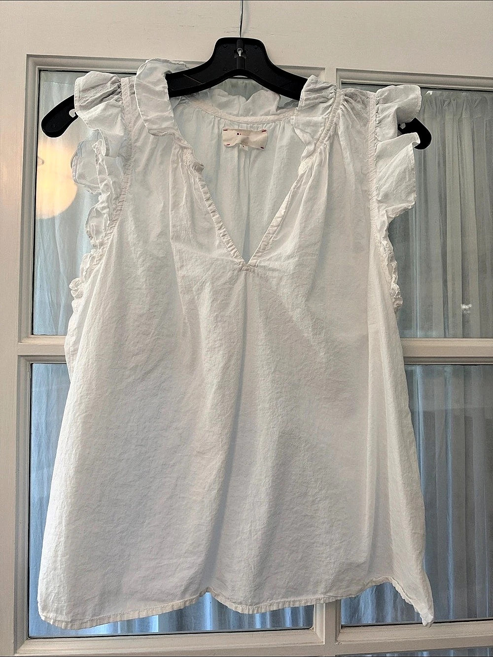 Xirena White Ruffle Blouse Size Small Like New
